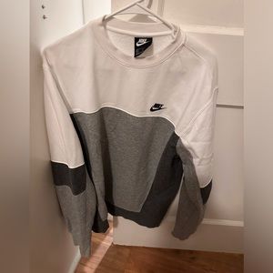 Nike Sweatshirt - Medium